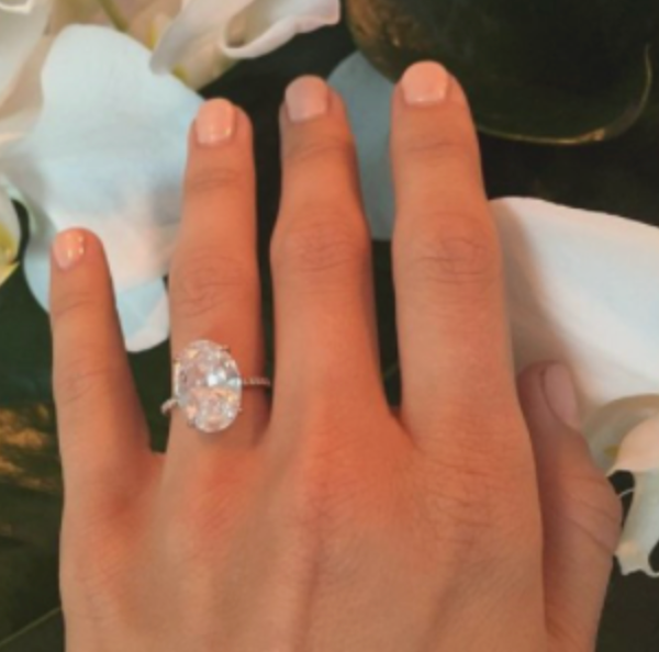 Oval Diamond Engagement Rings
